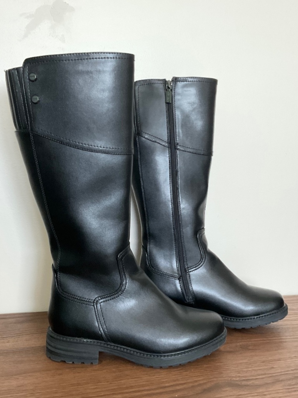 Insulated aqua college black leather knee high boots - size 7.5W